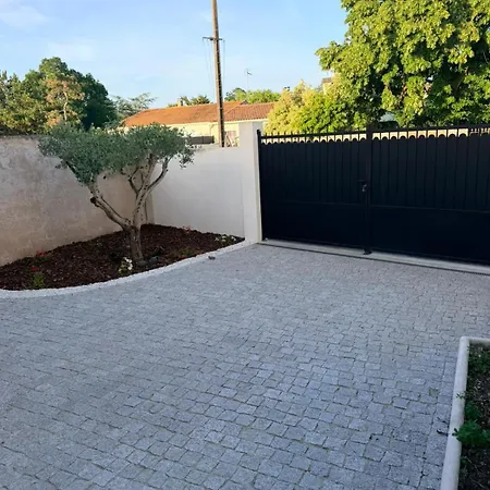 Maison Privee Avec Jacuzzi, Au Calme, A Proximite De La Rochelle 펜션 *